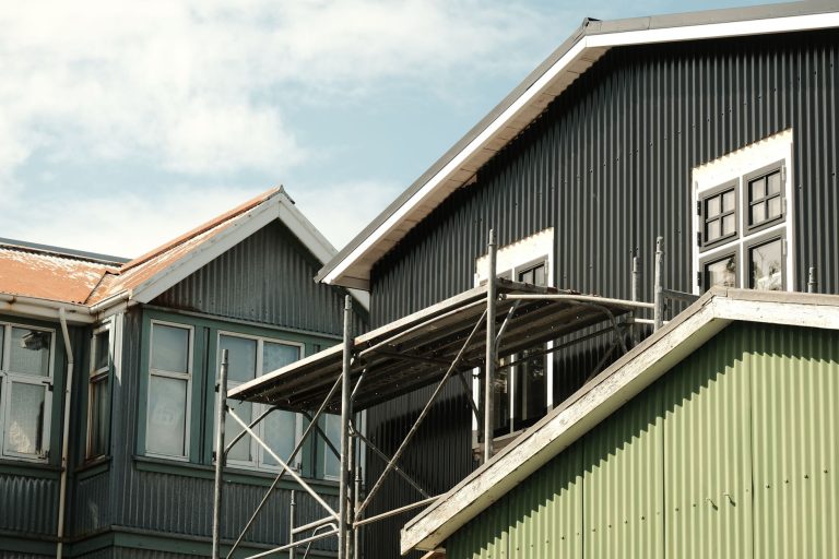 Bac acier anti-condensation : protégez votre toiture