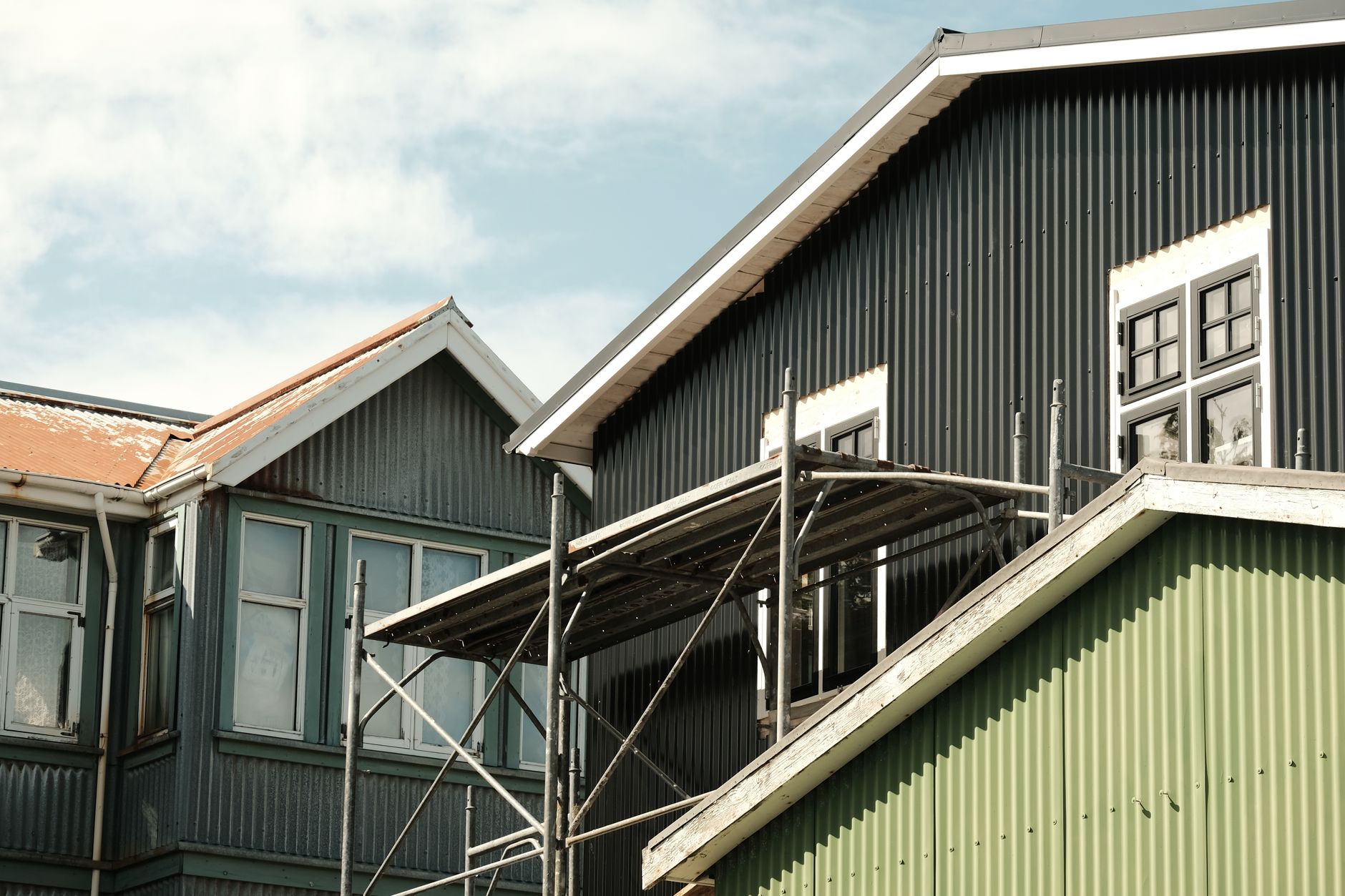 Bac acier anti-condensation : protégez votre toiture