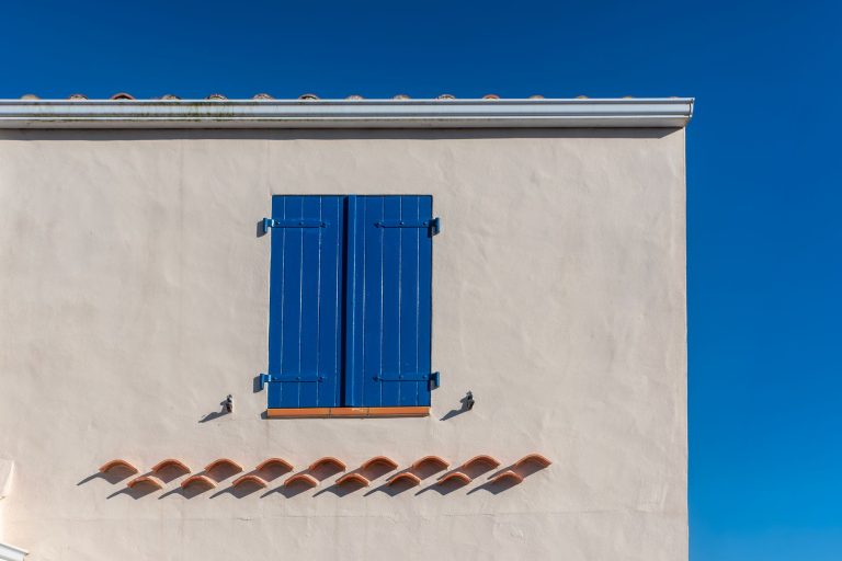 Planches de rive PVC : protection et style toiture
