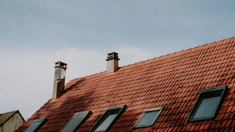 Fuite Velux : trouver d’où vient l’eau et qui doit payer